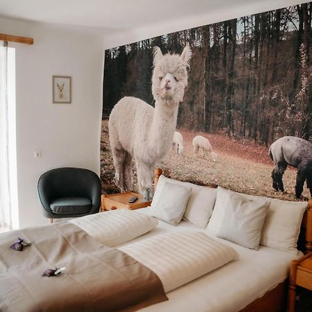 Alpakas, Lamas Und Rentiere Zum Gruenen See Grossdorf  Exterior foto